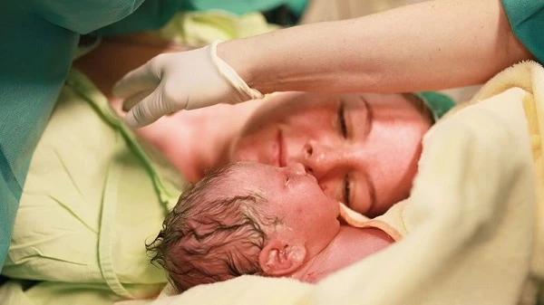 НСЗУ: Пацієнтка не має платити благодійні та інші внески під час прийому у пологове відділення